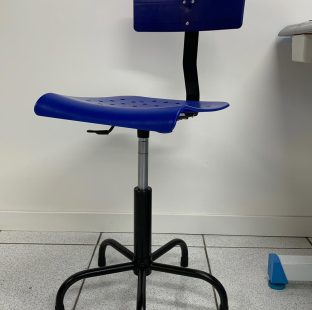 Sedia girevole da lavoro a 5 gambe, blu, con regolazione dell'altezza altezza a gas