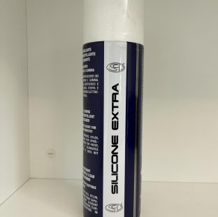 Bomboletta di silicone antiadesivo spray, per materie plastiche e gomma. Nome del prodotto Silicone Extra Spray Scivolante-Lubrificante-Idrorepellente-Protettivo Lucidante. Agente efficace per la lubrificazione dei pellami, filati, nylon, rayon, e gomma. Indicato per Tappezzeria, antistatico e ottimo scivolante per carta, stoffa e polietilene, elimina l'attrazione elettrostatica, non unge e non sporca.