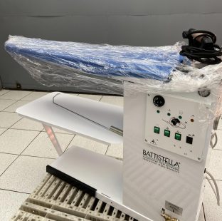 Tavolo da stiro nuovo con caldaia, Marchio BATTISTELLA